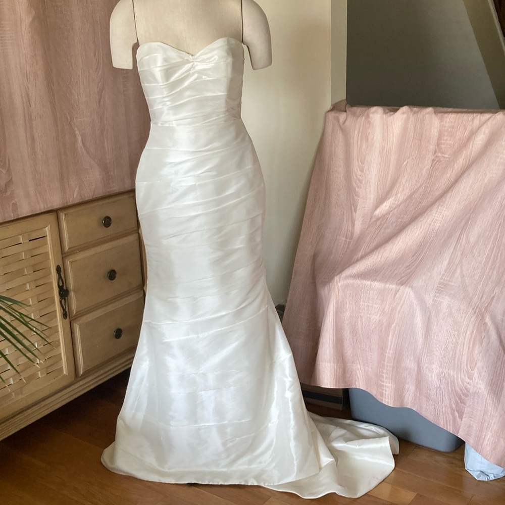 Alfred Angelo ivory wedding dress Sz 8?